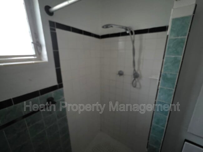 Building Photo - 504 6th Ave NW