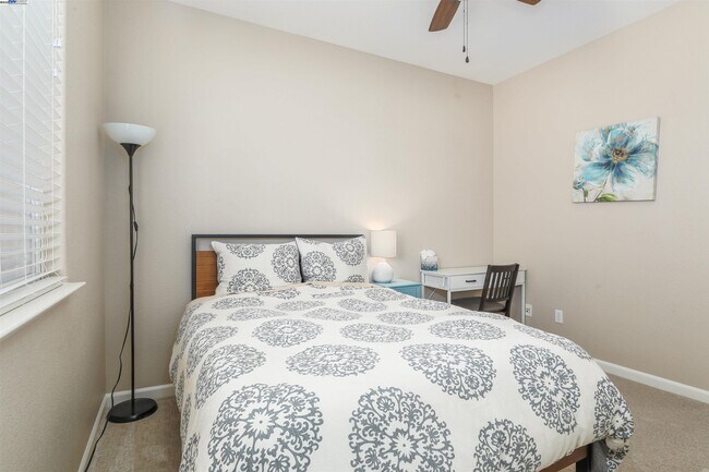 Building Photo - 7459 Starward Dr