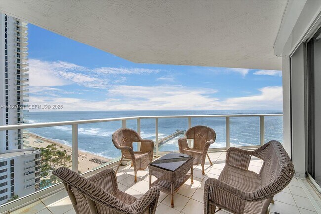 Building Photo - 16485 Collins Ave