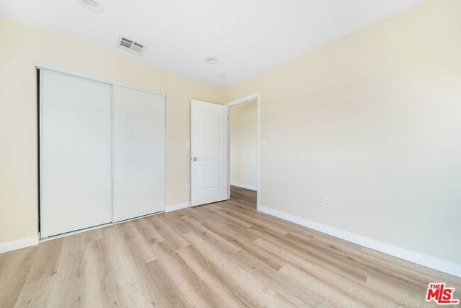 Building Photo - 1002 E 33rd St