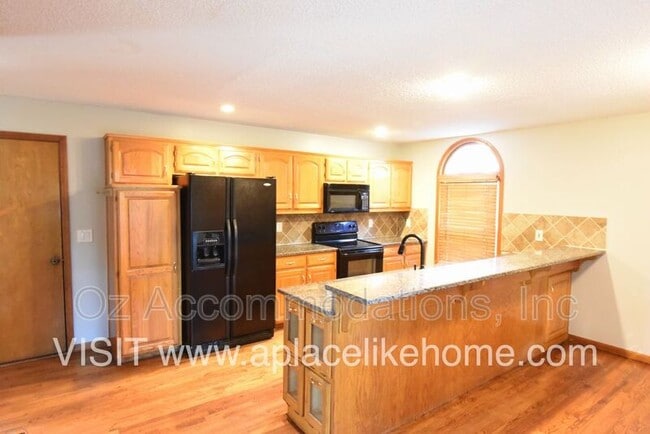Building Photo - 6301 W 153rd St