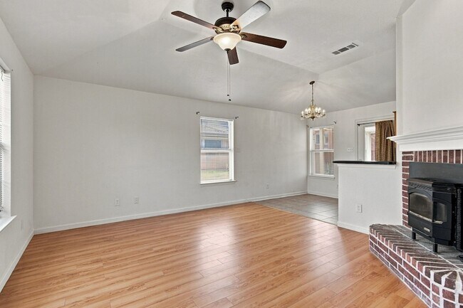 Building Photo - 616 Mustang Ct