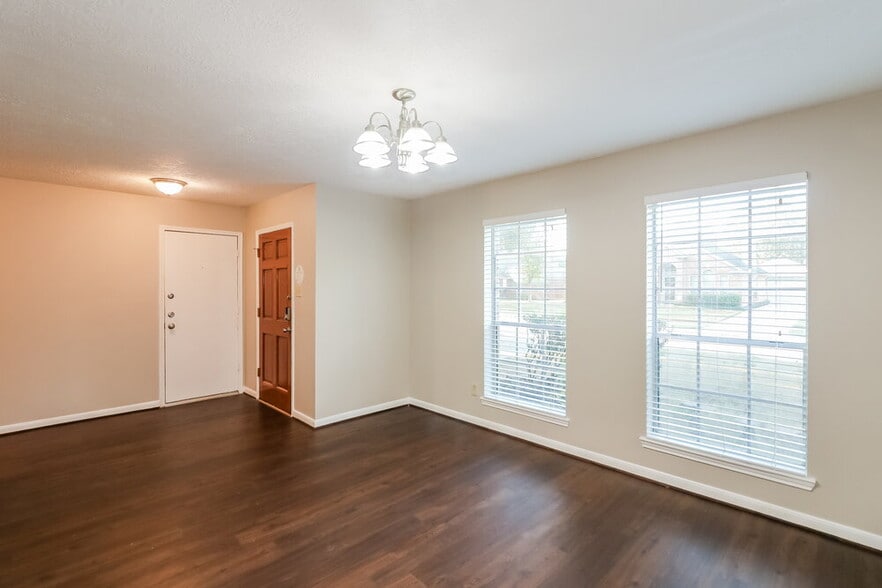 Building Photo - 4611 Dove Springs Dr