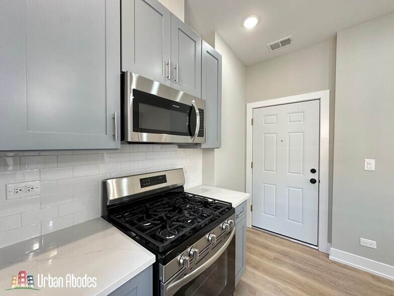 Building Photo - 442 W Belden Ave