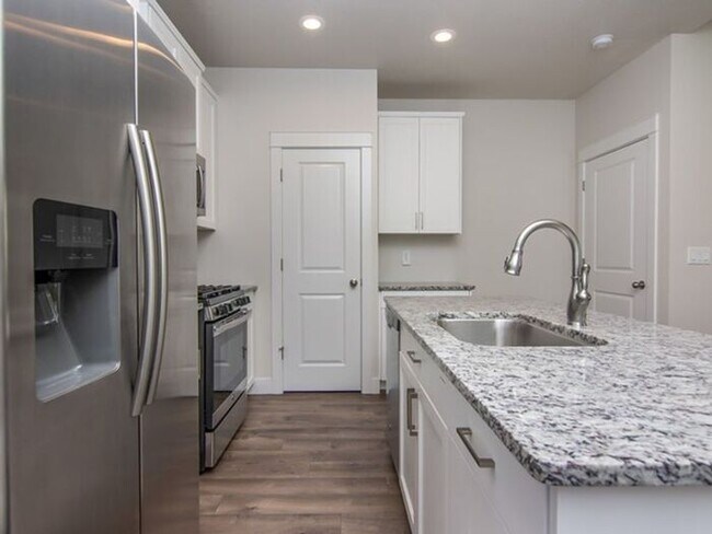 Building Photo - North Salt Lake 3 bed, 2.5 bath, Garage