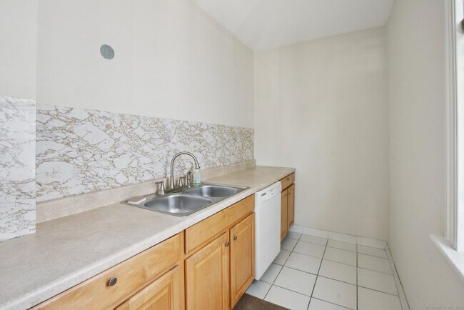 Building Photo - 807 Orange St
