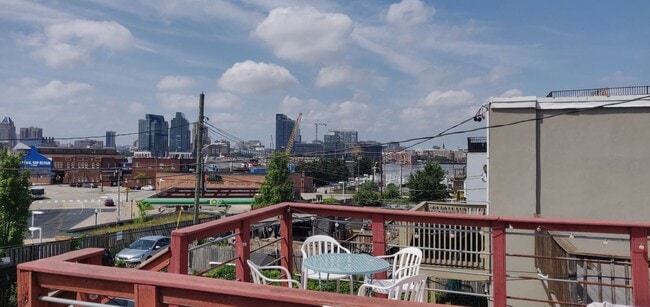 Building Photo - Chamring 2-Bedroom Locust Point Townhome w/ Deck