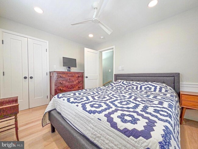 Building Photo - 302 E Custis Ave