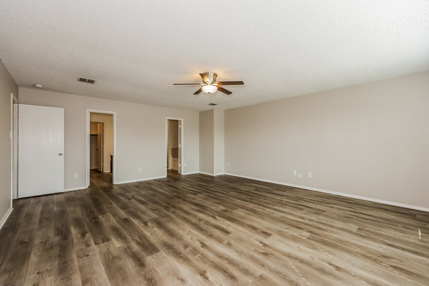 Building Photo - 7024 Lake Jackson Dr