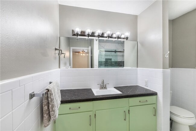 Building Photo - 209 Helena St