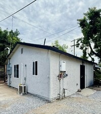 Building Photo - 2 Bedrooms /1 Bath ADU AVAILABLE NOW!