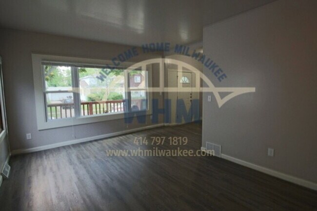 Building Photo - 2470 N 54th St