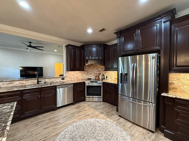 Building Photo - 5828 Avenue P