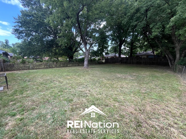 Building Photo - COZY & CLEAN! 3BR Memphis Value | Hardwoods & Open Kitchen | Fenced Yard!