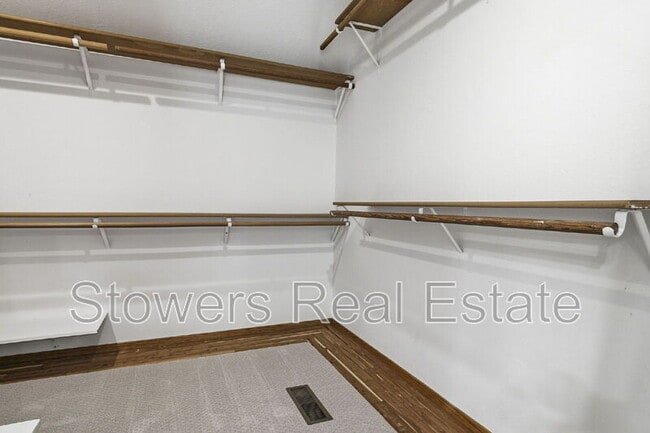 Building Photo - 618 Banister Ln