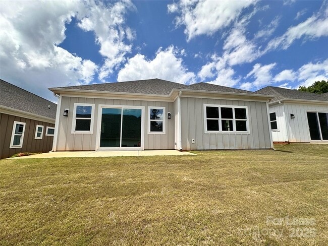 Building Photo - 6697 Star Dr