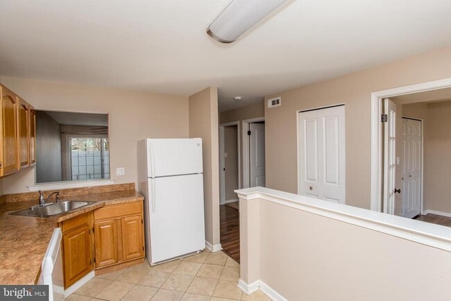 Building Photo - 10014 Beacon Hill Dr