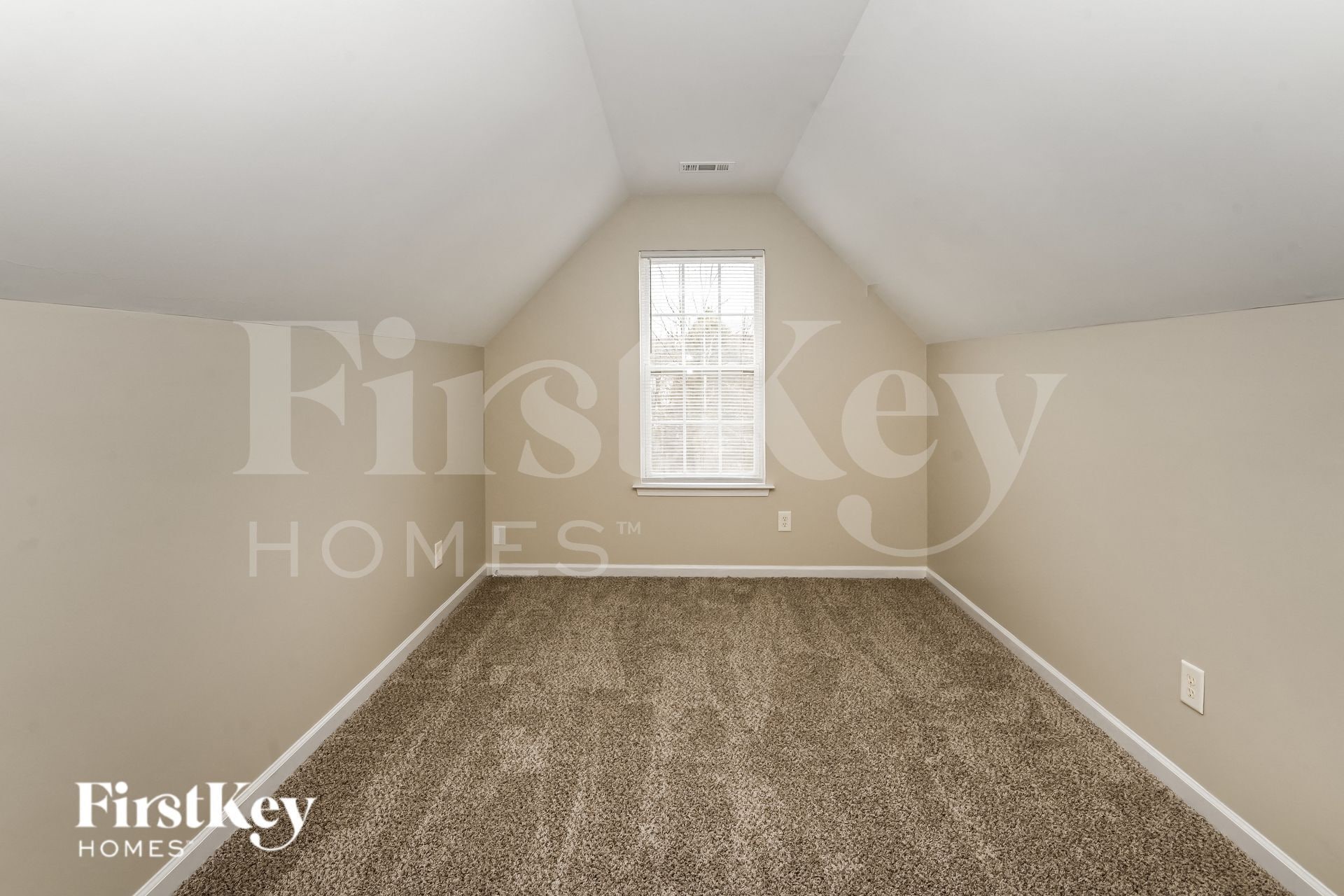 Building Photo - 128 Madelia Pl