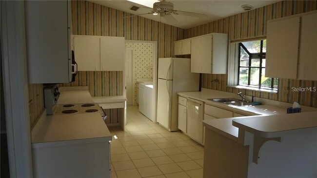 Building Photo - 7337 Oak Moss Dr