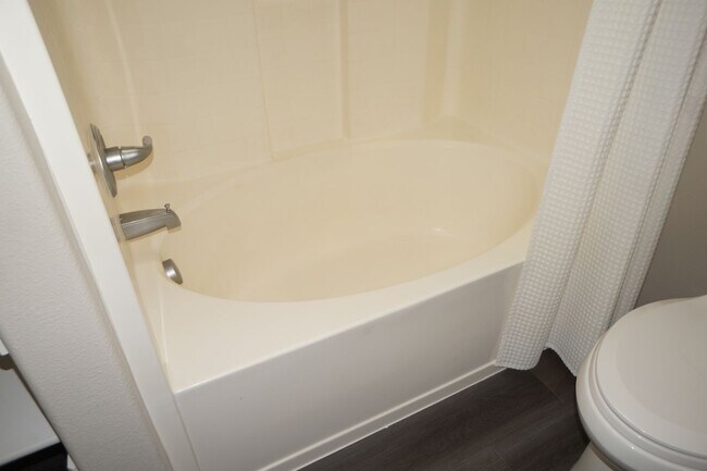 Building Photo - Spectacular NW Portland 3 bedroom Townhouse