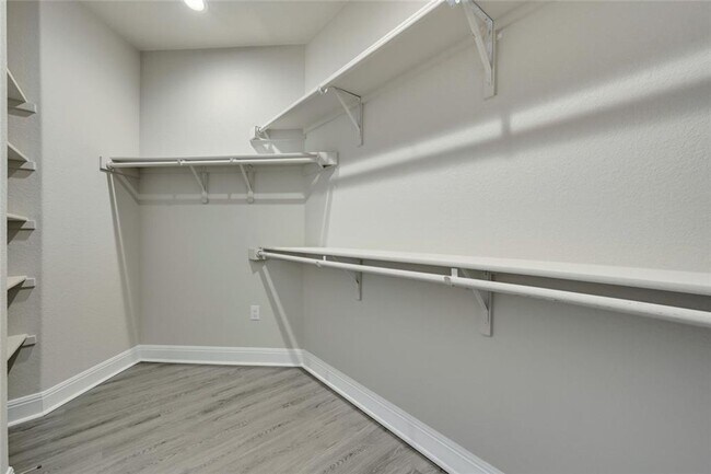 Building Photo - New Lago Vista Duplex