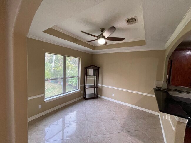 Dining area - 600 River Bend Dr