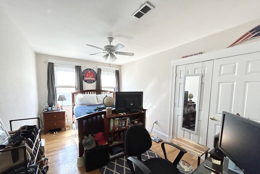 Building Photo - 916 Dorchester Ave