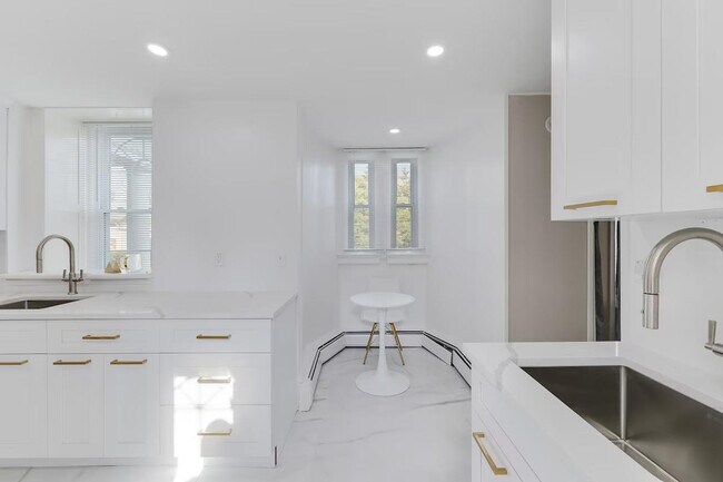 Building Photo - 58 Montebello Rd