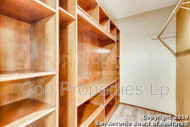 Building Photo - 8633 Datapoint Dr