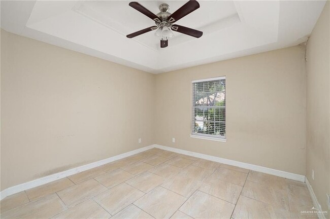 Building Photo - 13 E Xenops Ave