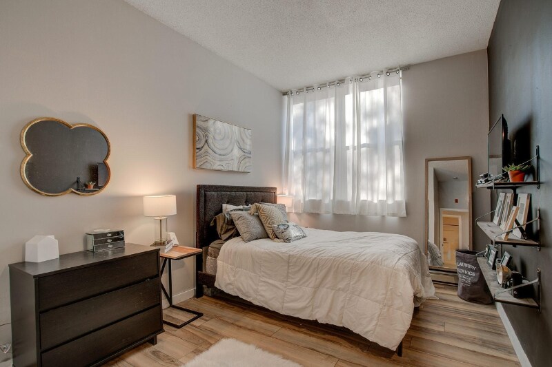 Building Photo - 215 7th St NE