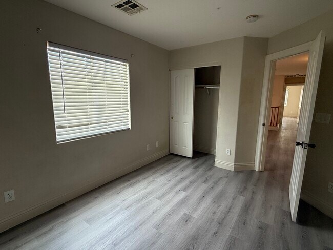 Building Photo - 8894 Houston Ridge Ave