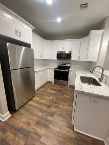 Building Photo - 102 Glade Blvd