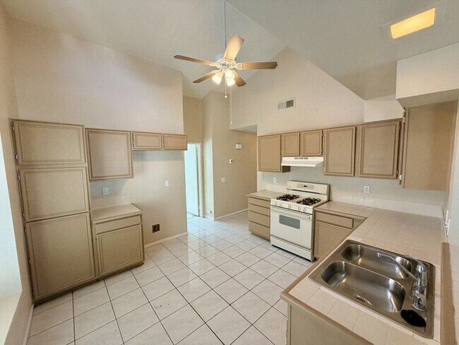 Building Photo - 2036 Orchard Dr