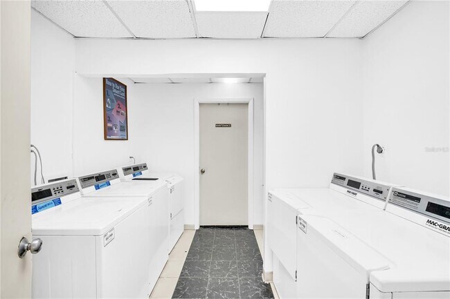 Building Photo - 6158 Palma Del Mar Blvd S