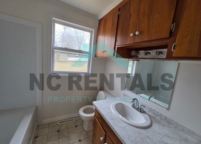 Building Photo - 312 Walter Chambers St