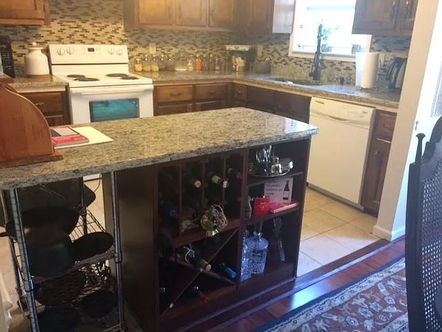 kitchen from dining room - 125 Tamara Ct