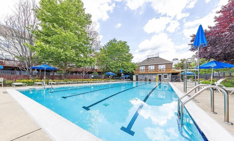 Building Photo - 11601 Park Vista Blvd