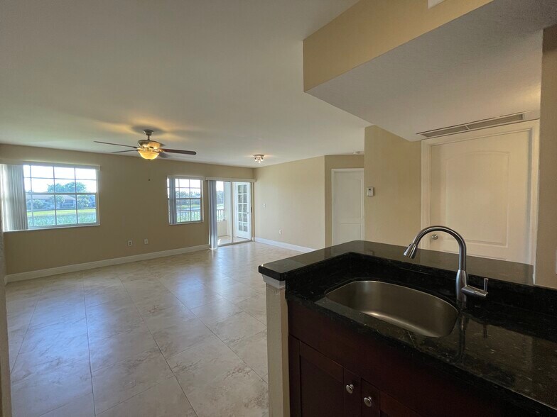 Building Photo - 2810 N Oakland Forest Dr