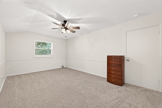 Building Photo - 10602 Longmont Dr