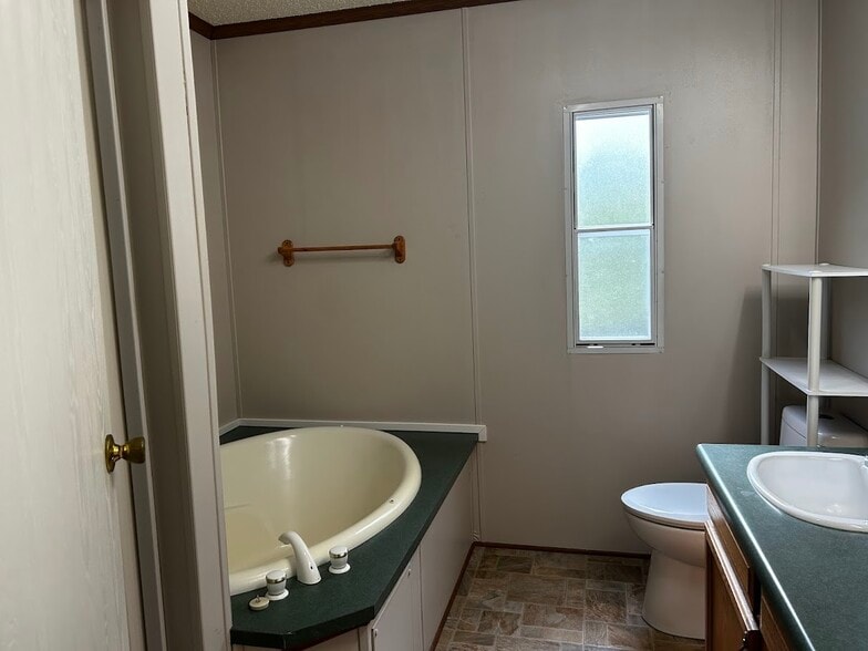 Building Photo - 176 Ware Trl