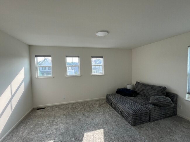 Building Photo - 356 S Pointe Ave