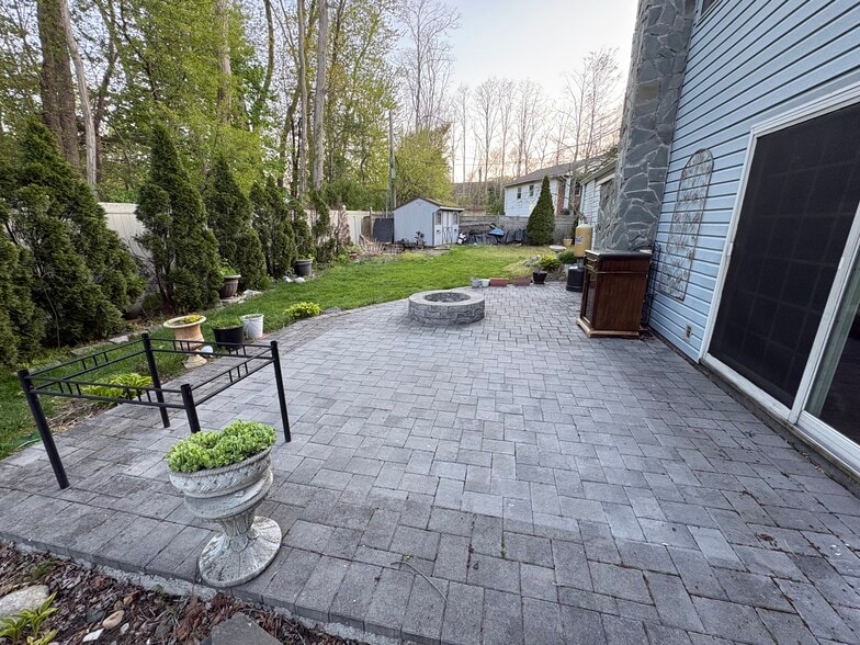 Building Photo - 30 Dumond Pl