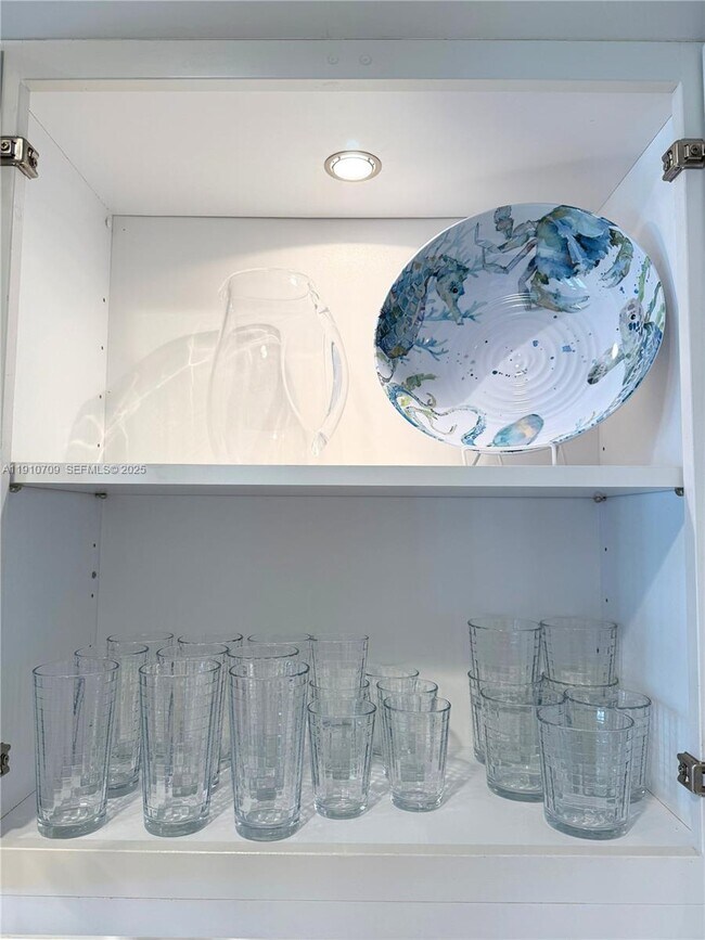 Building Photo - 1705 N Riverside Dr