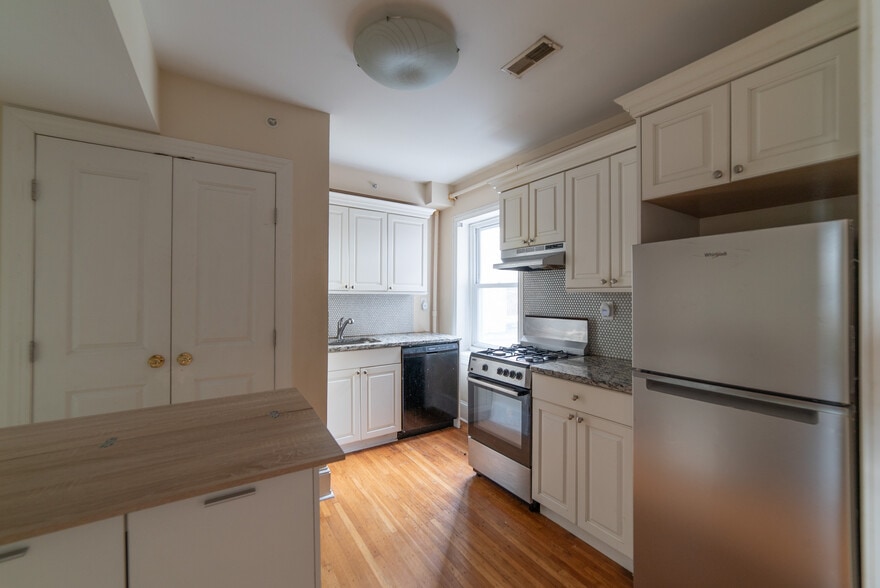 Kitchen - 988 N 5th St