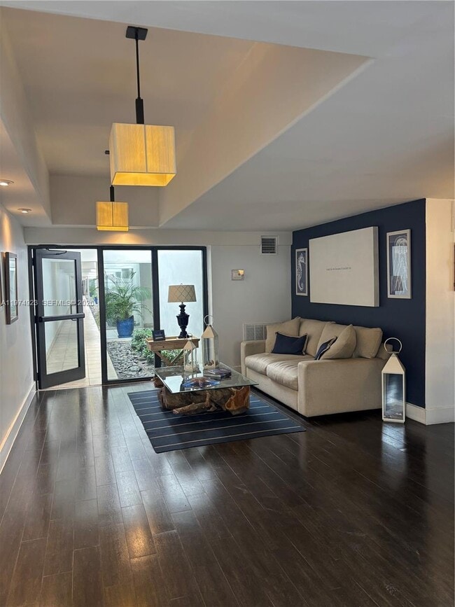 Building Photo - 5845 Collins Ave