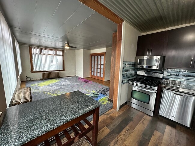 Building Photo - 1208