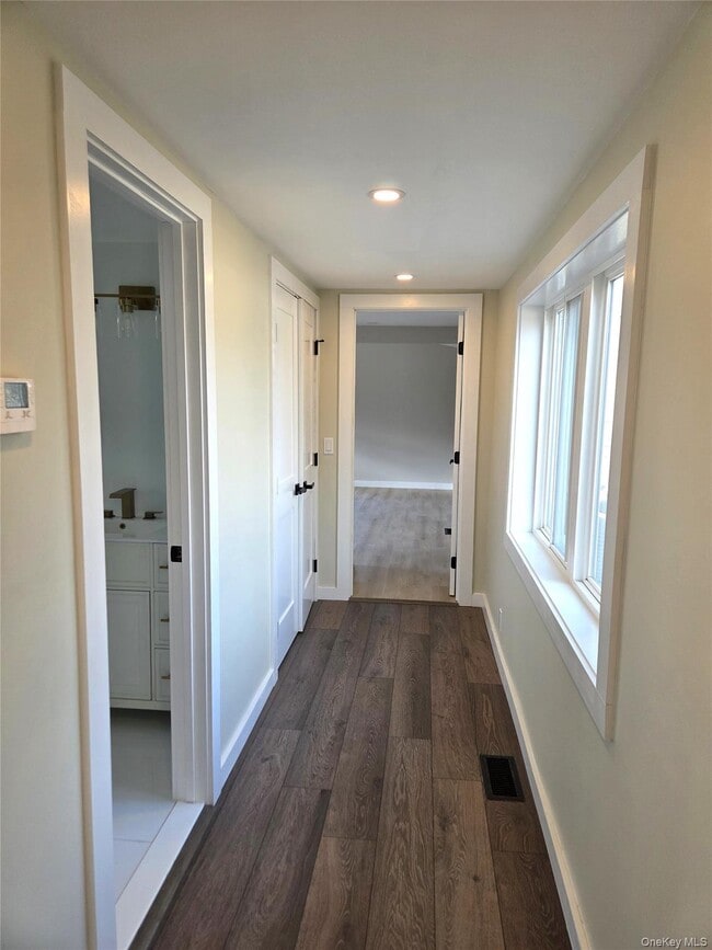 Building Photo - 85 Lewis Rd