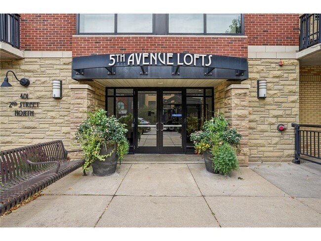 Building Photo - 401 N 2nd St