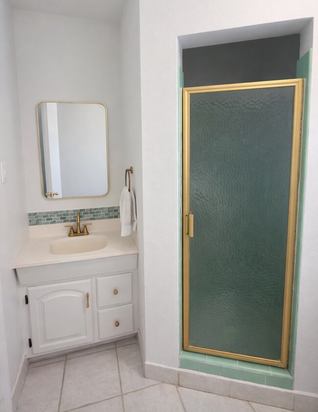 Building Photo - Beautiful 4 bed 3 bathroom